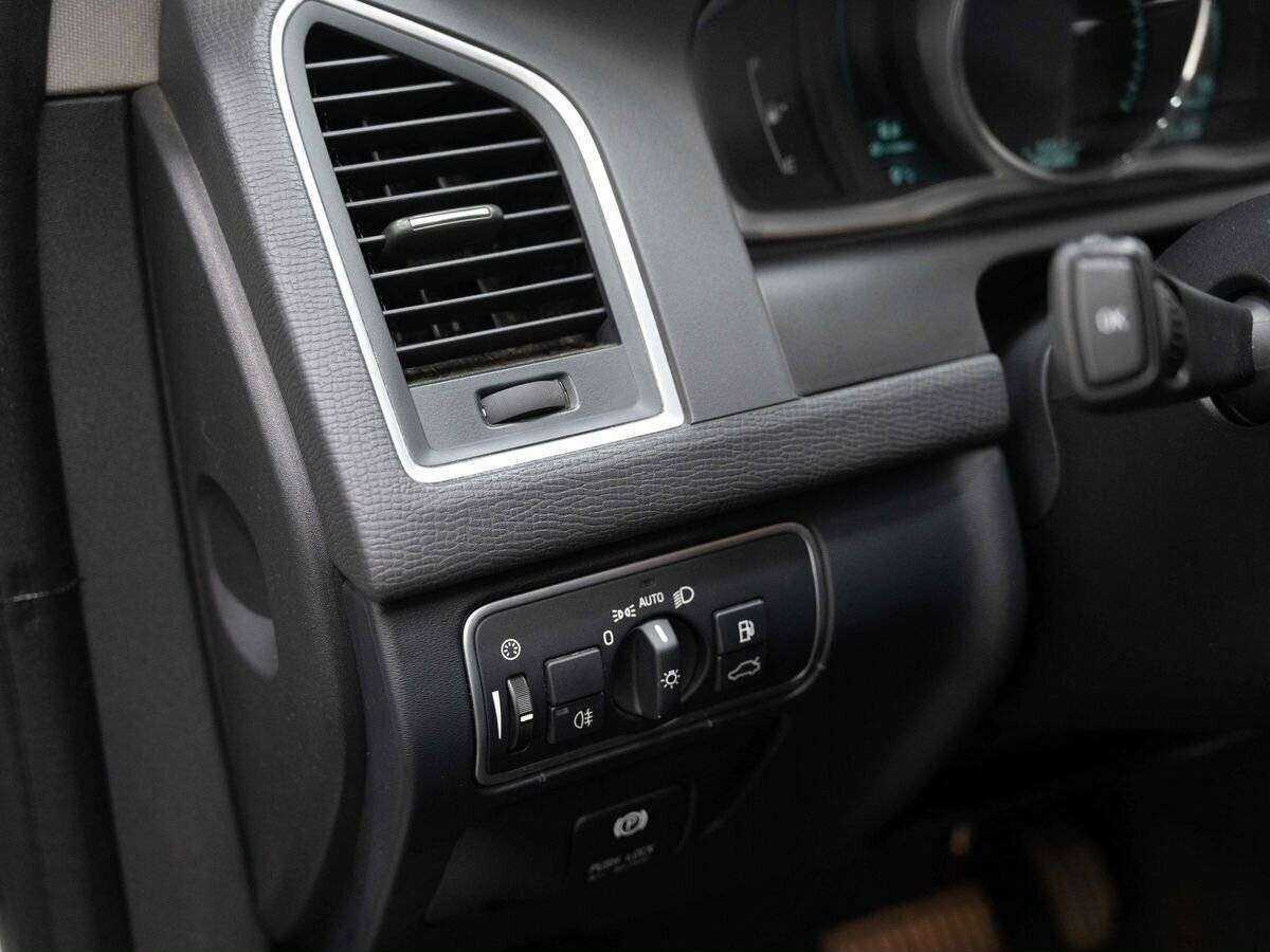 Б/У Вольво ИксЦ60 2013 года. Фото: #17