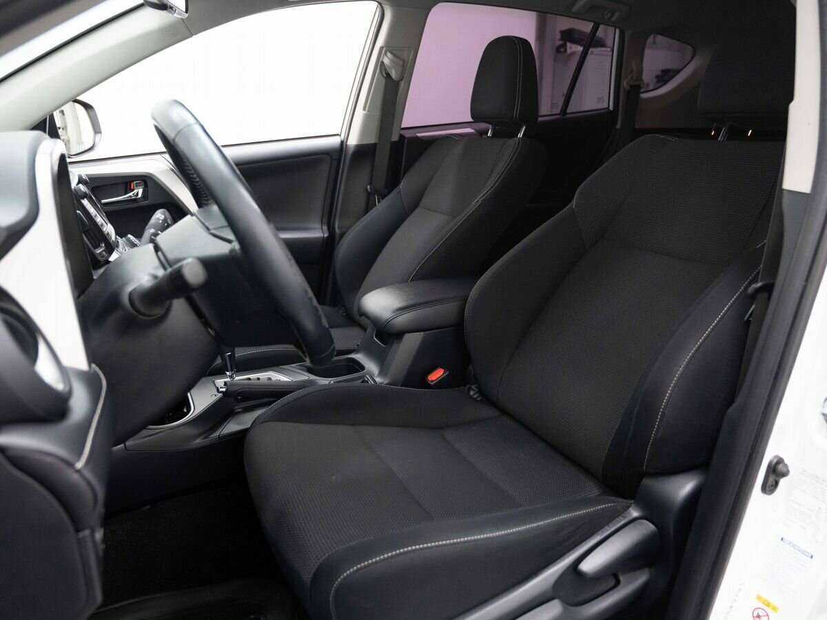 Б/У Тойота Рав4 2017 года. Фото: #5