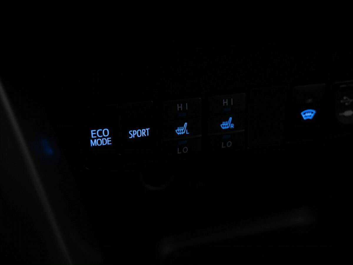 Б/У Тойота Рав4 2017 года. Фото: #16