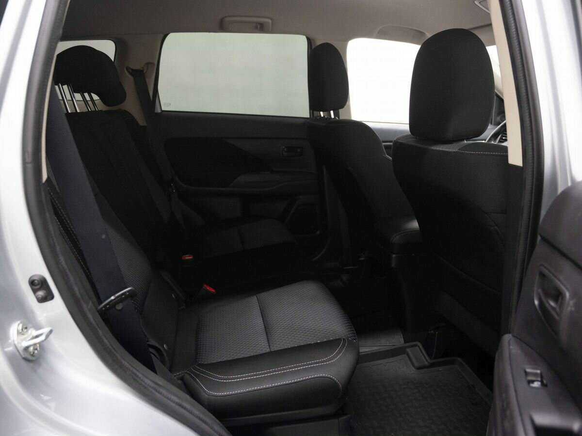 Б/У Митсубиши Оутлэндер 2019 года. Фото: #9