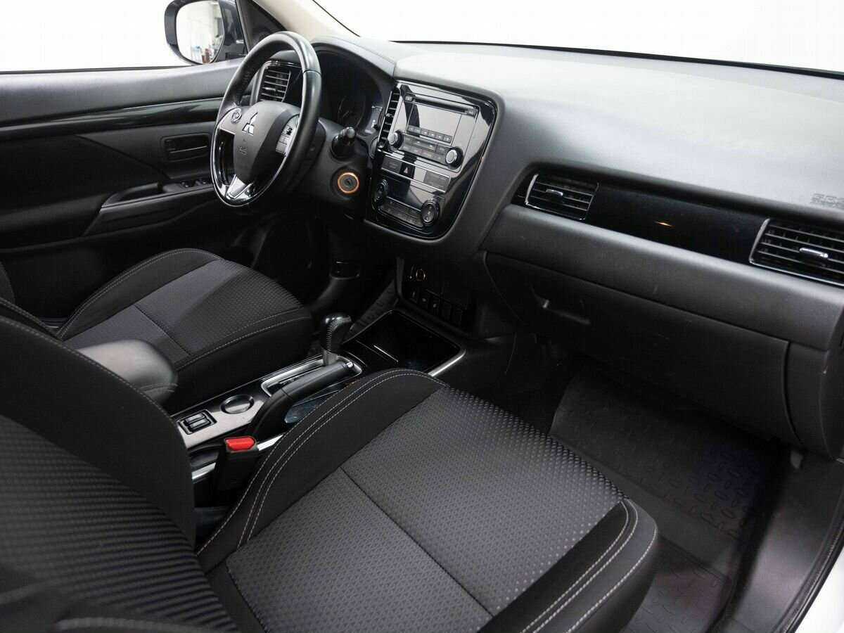 Б/У Митсубиши Оутлэндер 2019 года. Фото: #10