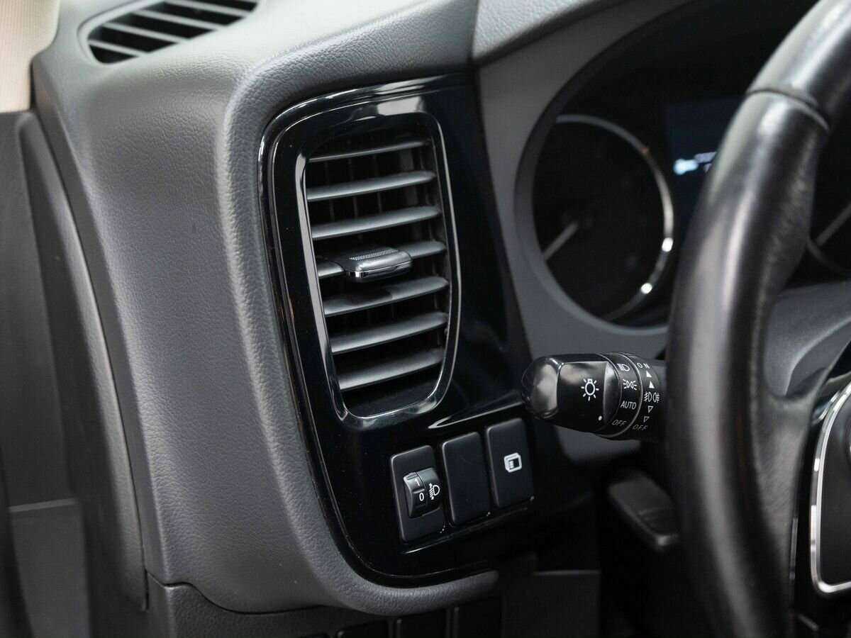 Б/У Митсубиши Оутлэндер 2019 года. Фото: #19