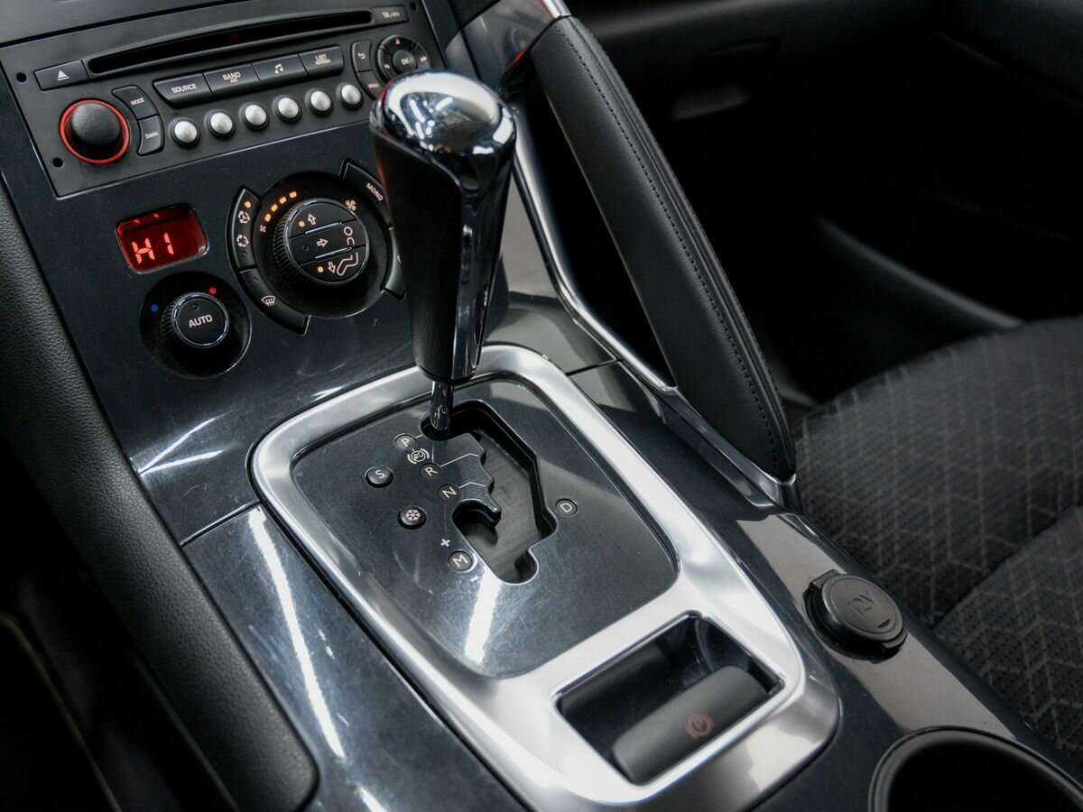 Б/У Пежо 3008 2014 года. Фото: #17