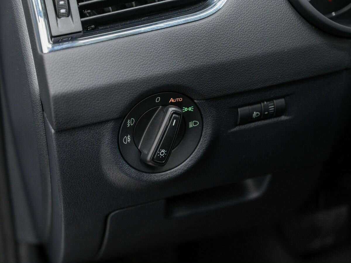 Б/У Шкода Октавия 2013 года. Фото: #16