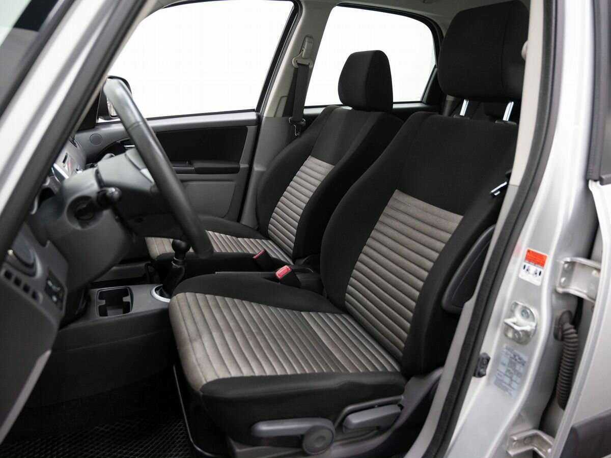 Б/У Сузуки С-Икс4 2013 года. Фото: #6