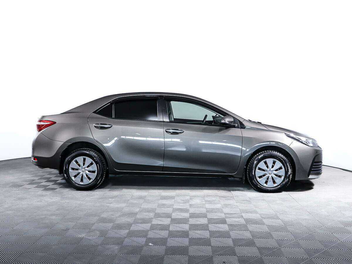 Б/У Тойота Королла 2016 года. Фото: #3