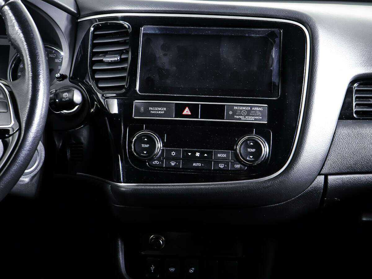 Б/У Митсубиши Оутлэндер 2019 года. Фото: #11