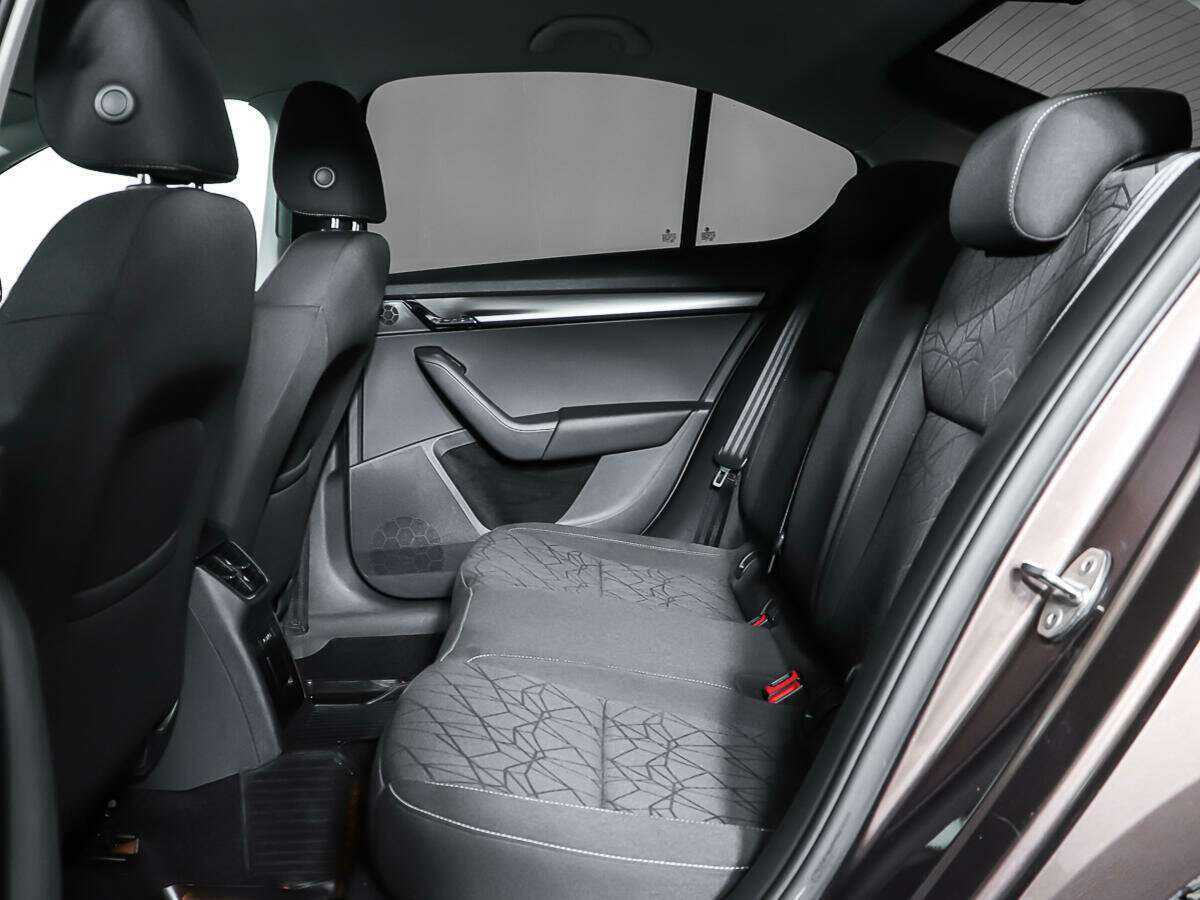 Б/У Шкода Октавия 2018 года. Фото: #10