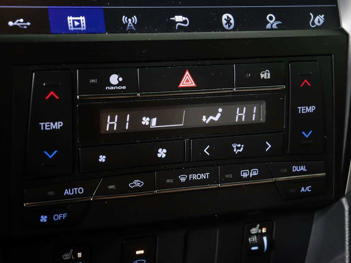 Б/У Тойота Камри 2017 года. Фото: #22