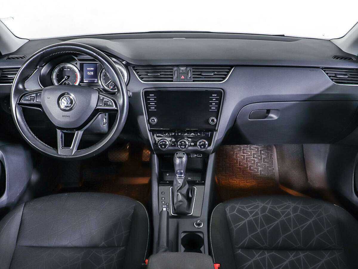 Б/У Шкода Октавия 2020 года. Фото: #9