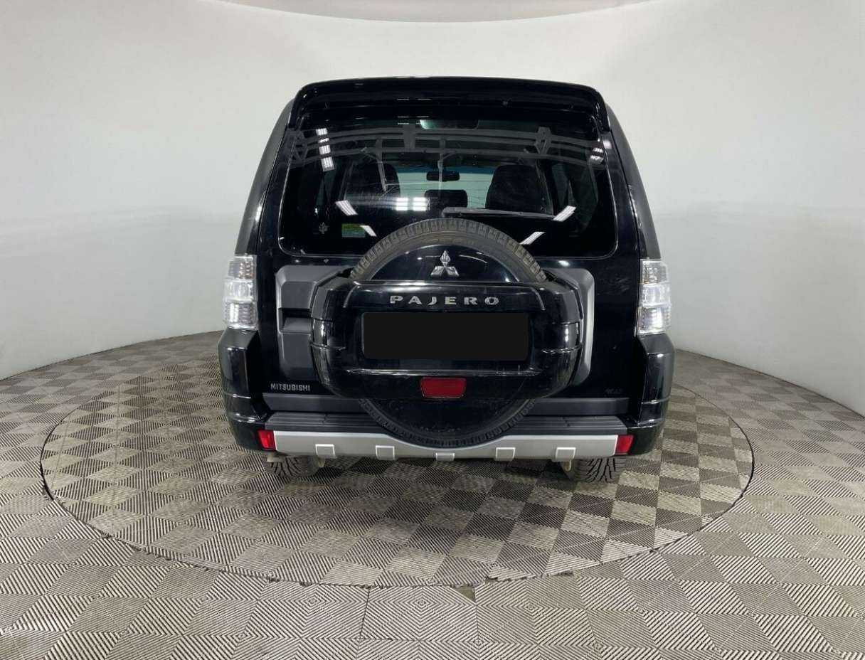 Б/У Митсубиши Паджеро 2012 года. Фото: #2