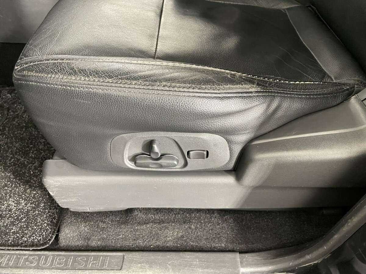 Б/У Митсубиши Паджеро 2012 года. Фото: #9