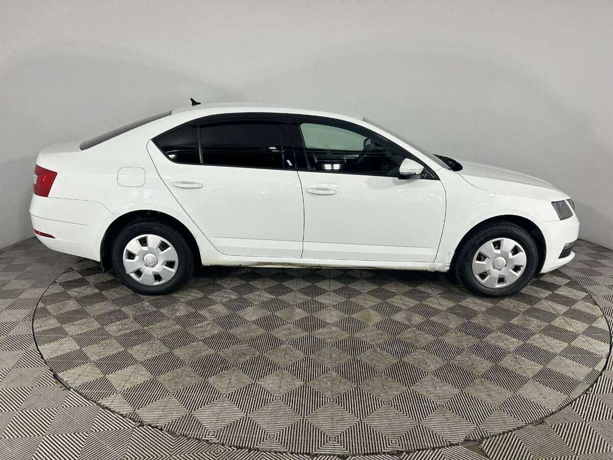 Б/У Шкода Октавия 2018 года. Фото: #3