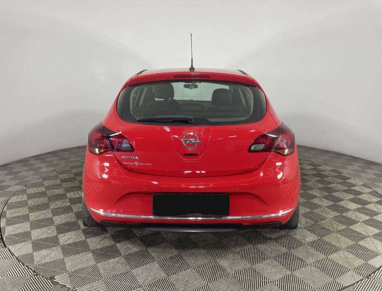 Б/У Опель Астра 2013 года. Фото: #2