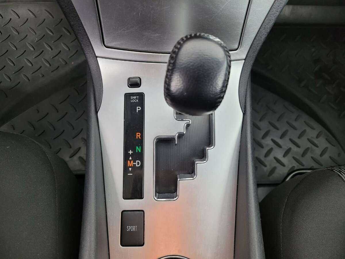 Б/У Тойота Авенсис 2012 года. Фото: #12