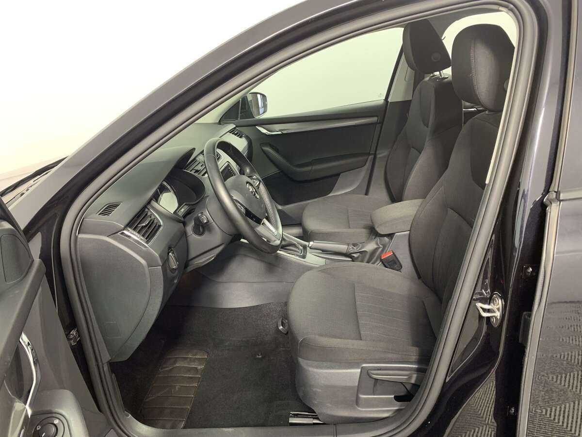 Б/У Шкода Октавия 2018 года. Фото: #11