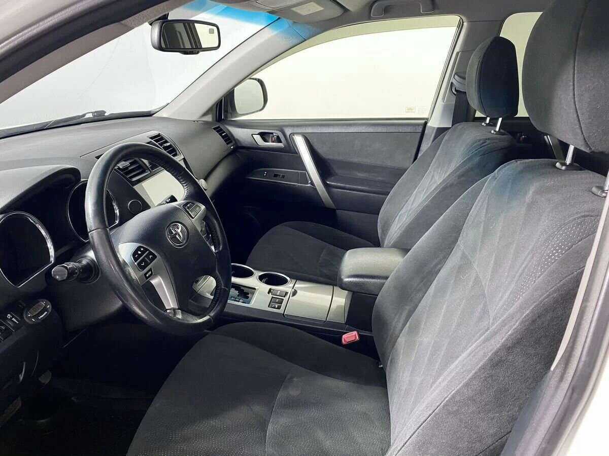 Б/У Тойота Хайлэндер 2012 года. Фото: #8