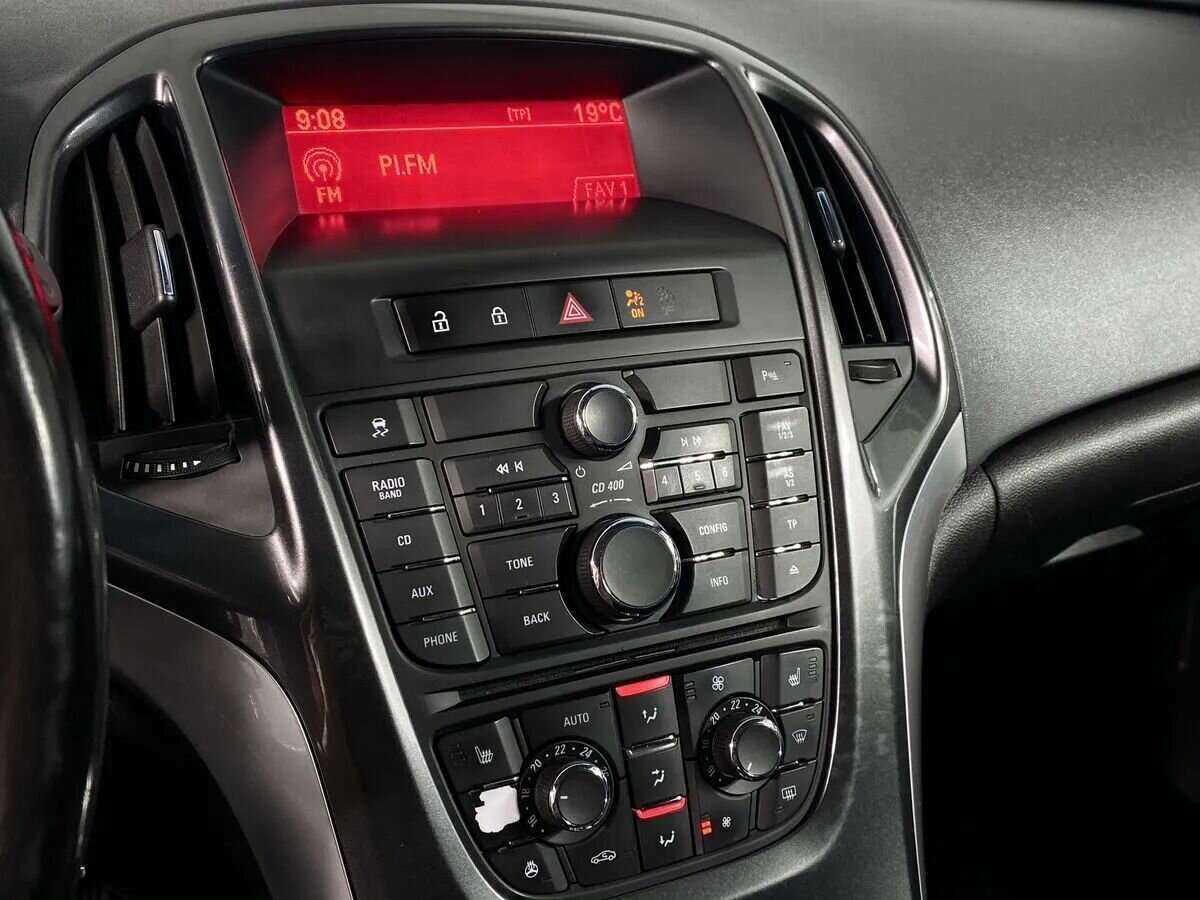 Б/У Опель Астра 2013 года. Фото: #12