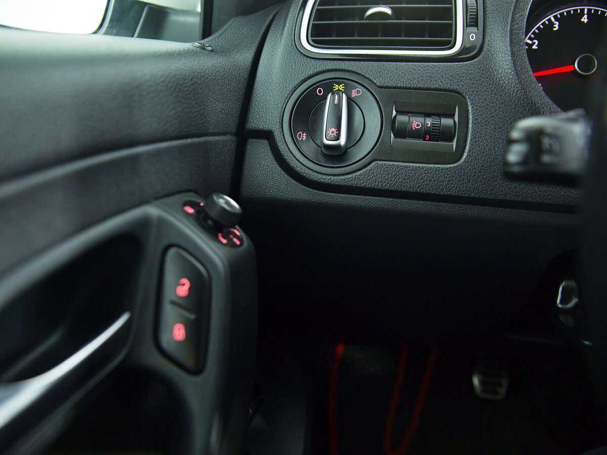 Б/У Фольксваген Поло 2018 года. Фото: #11