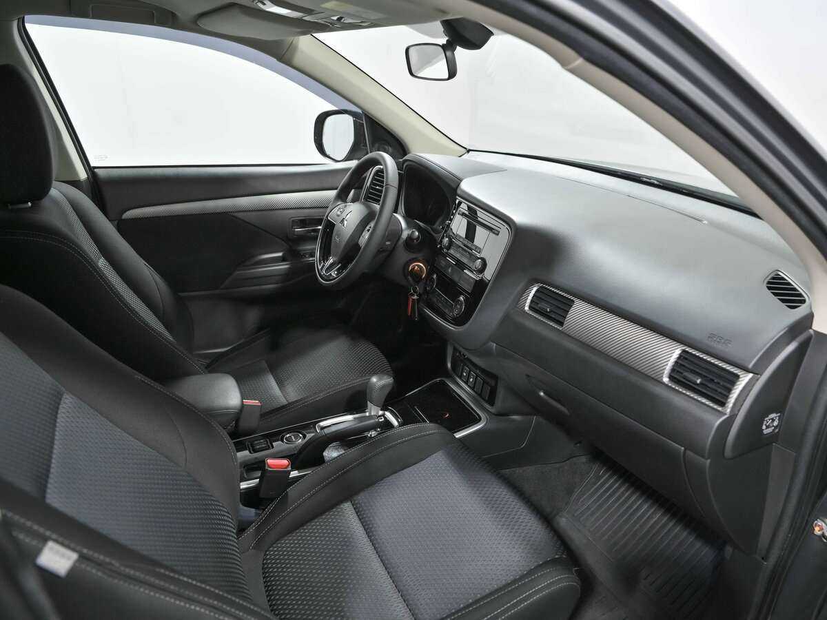 Б/У Митсубиши Оутлэндер 2018 года. Фото: #16