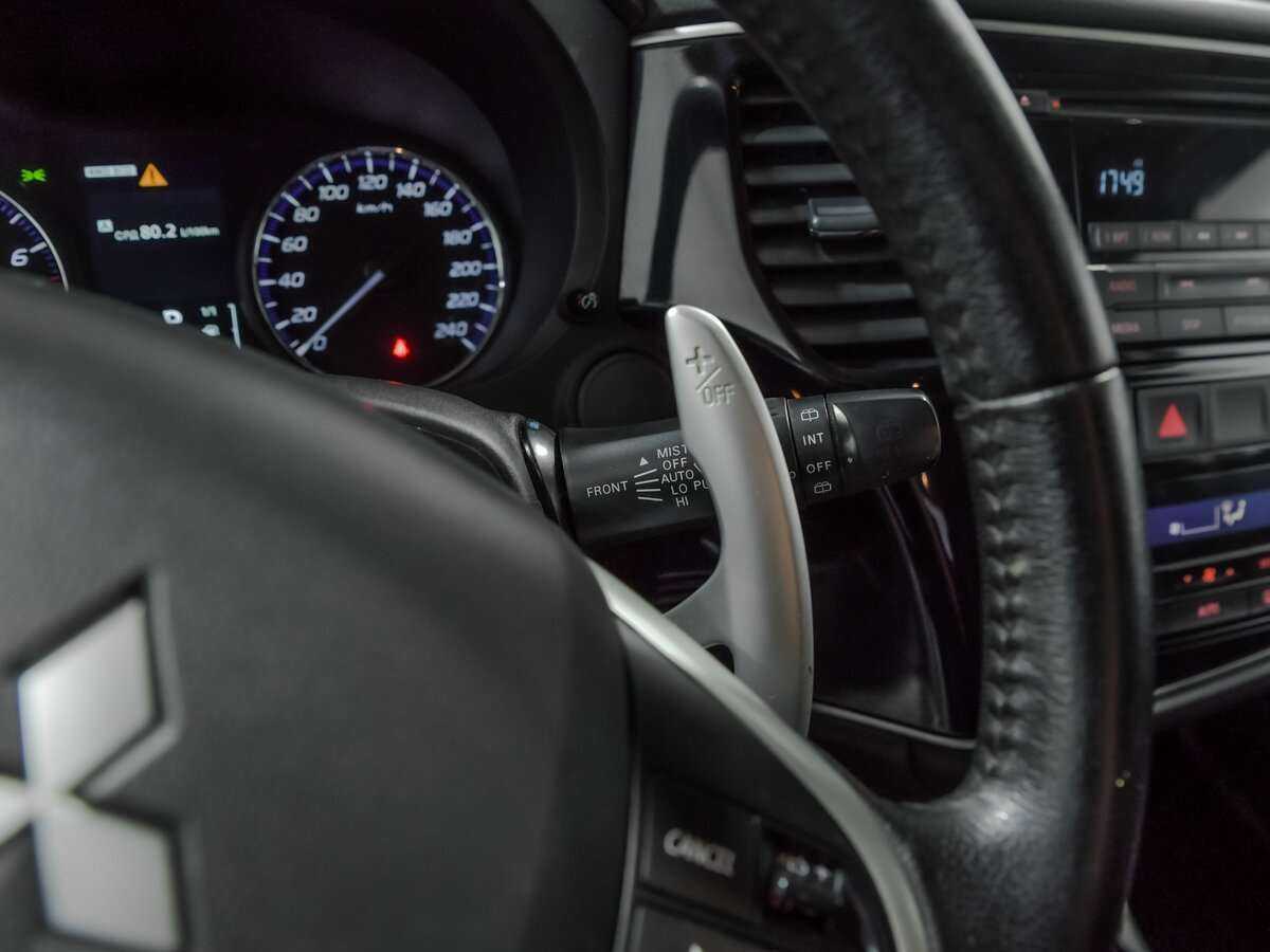 Б/У Митсубиши Оутлэндер 2013 года. Фото: #8