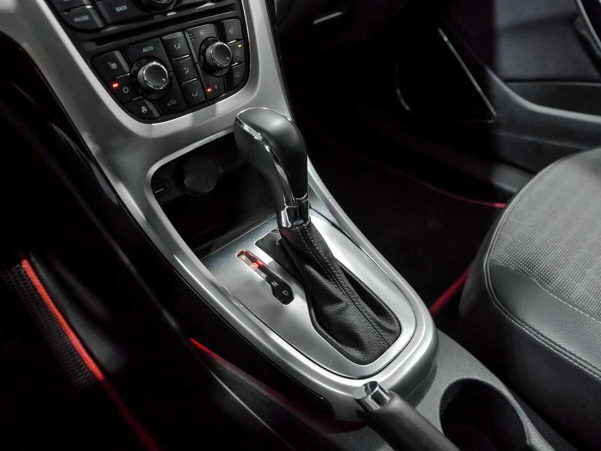 Б/У Опель Астра 2013 года. Фото: #7