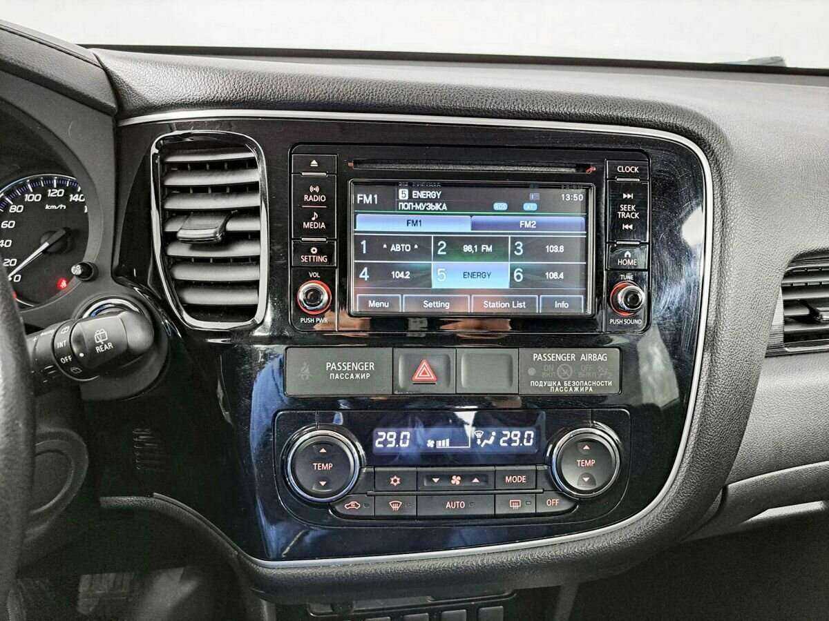 Б/У Митсубиши Оутлэндер 2017 года. Фото: #12