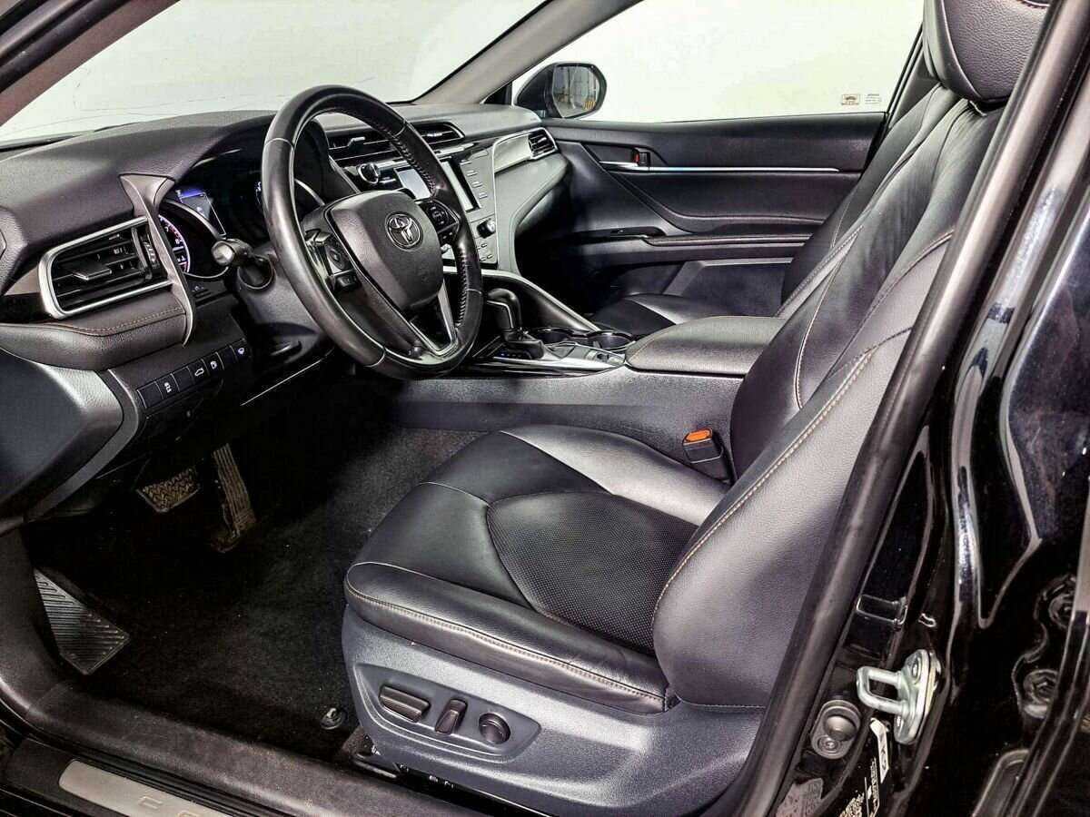 Б/У Тойота Камри 2018 года. Фото: #13