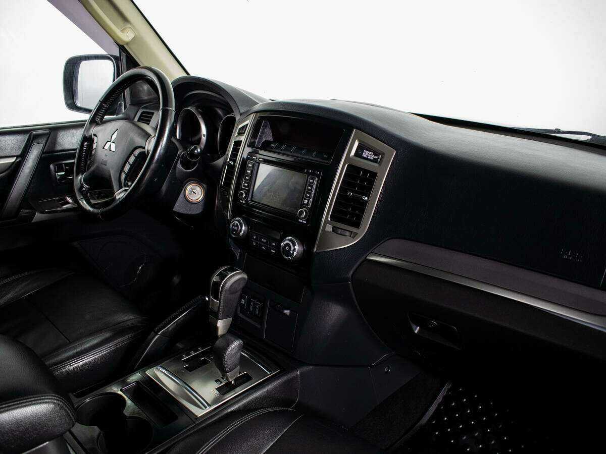 Б/У Митсубиши Паджеро 2015 года. Фото: #5