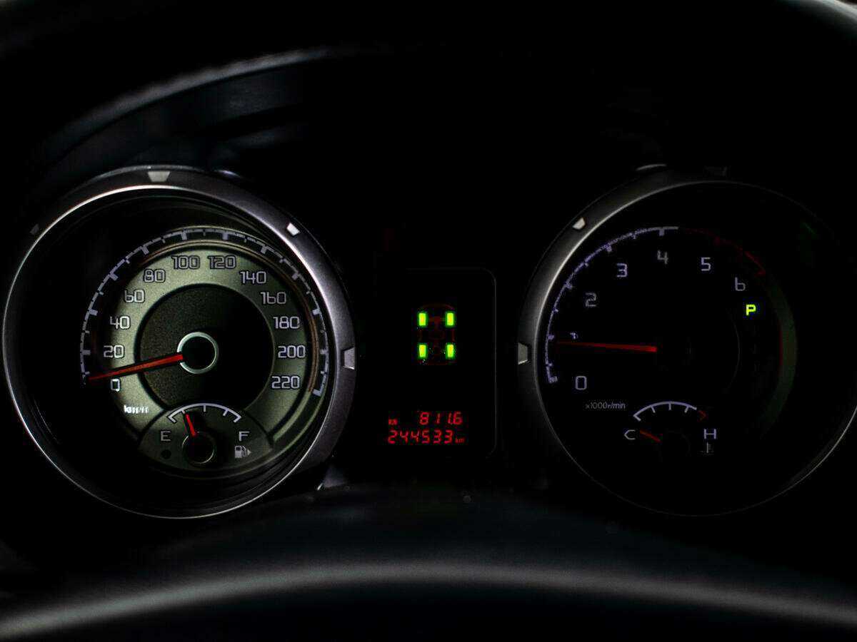 Б/У Митсубиши Паджеро 2015 года. Фото: #8