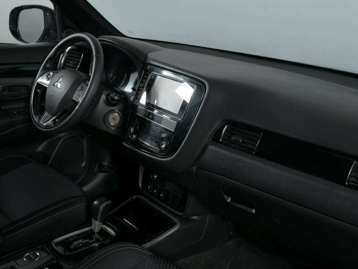 Б/У Митсубиши Оутлэндер 2018 года. Фото: #5