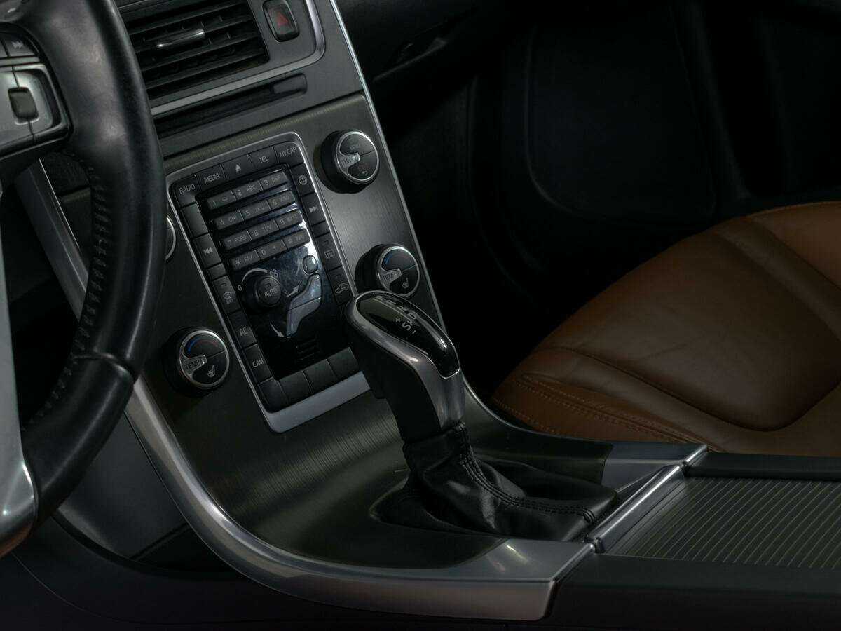 Б/У Вольво С60 2014 года. Фото: #13