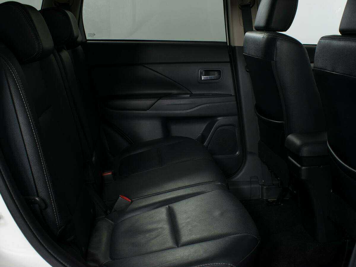 Б/У Митсубиши Оутлэндер 2013 года. Фото: #8