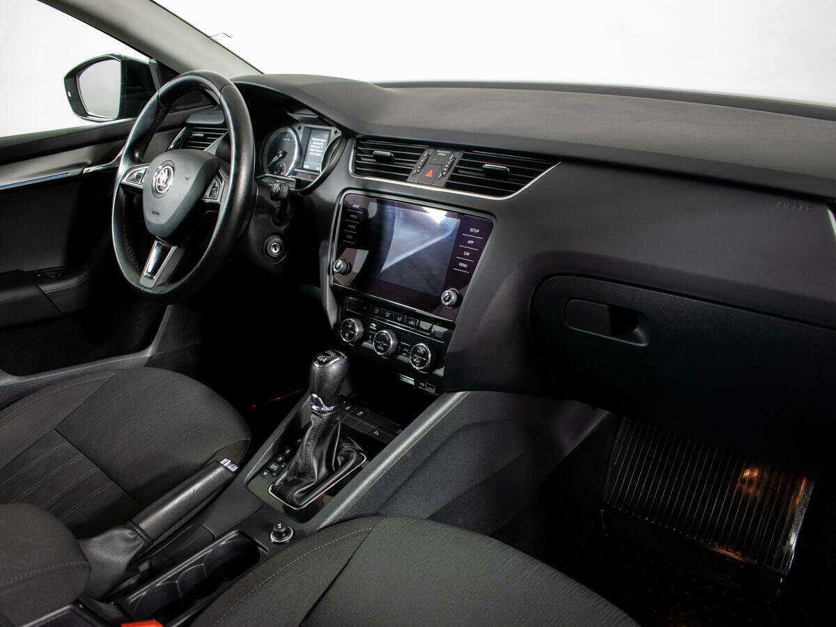 Б/У Шкода Октавия 2018 года. Фото: #8