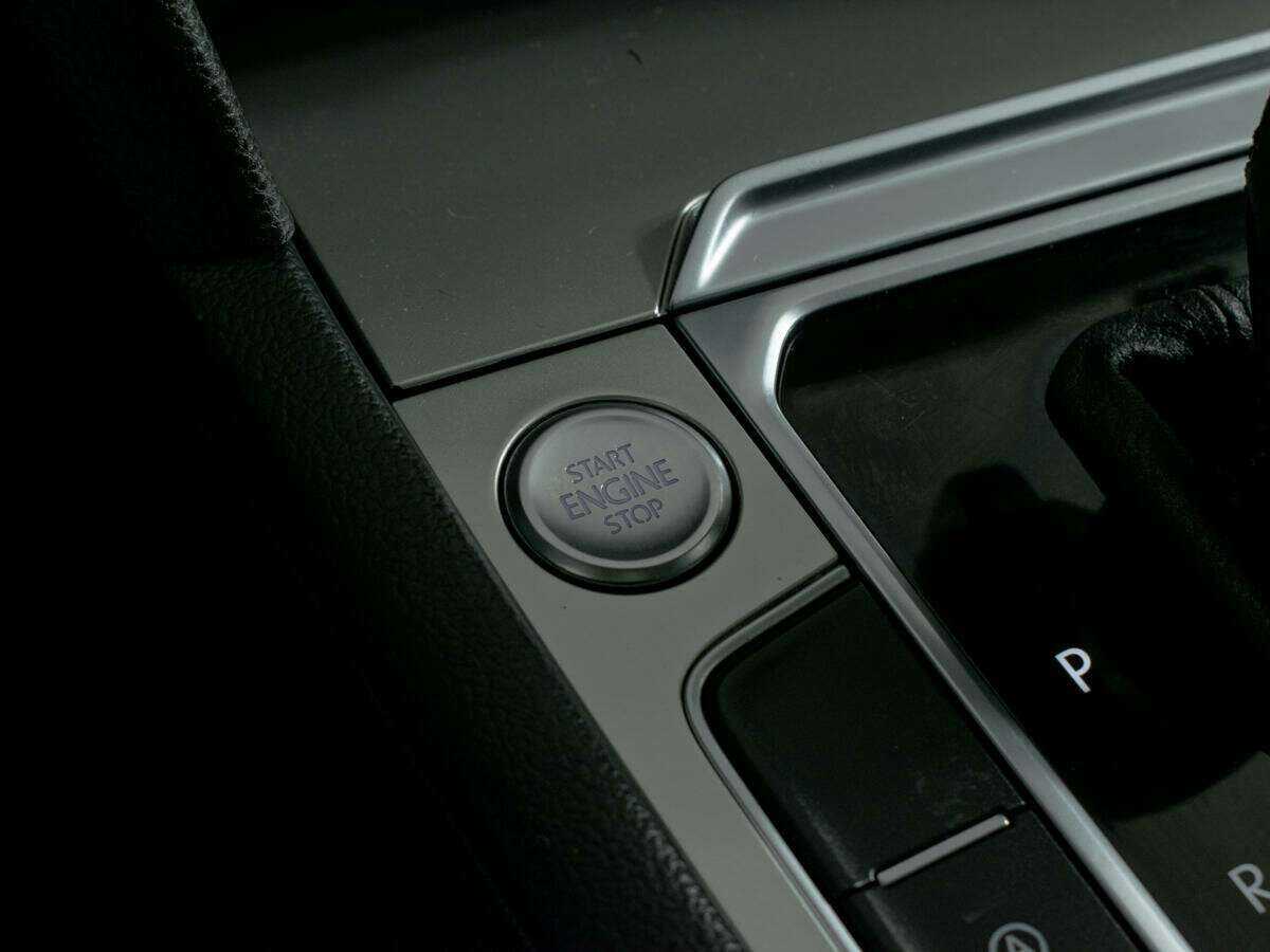 Б/У Фольксваген Пассат 2017 года. Фото: #13