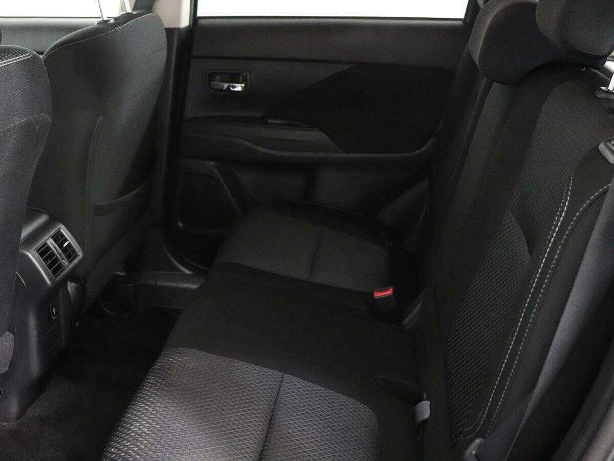 Б/У Митсубиши Оутлэндер 2018 года. Фото: #8