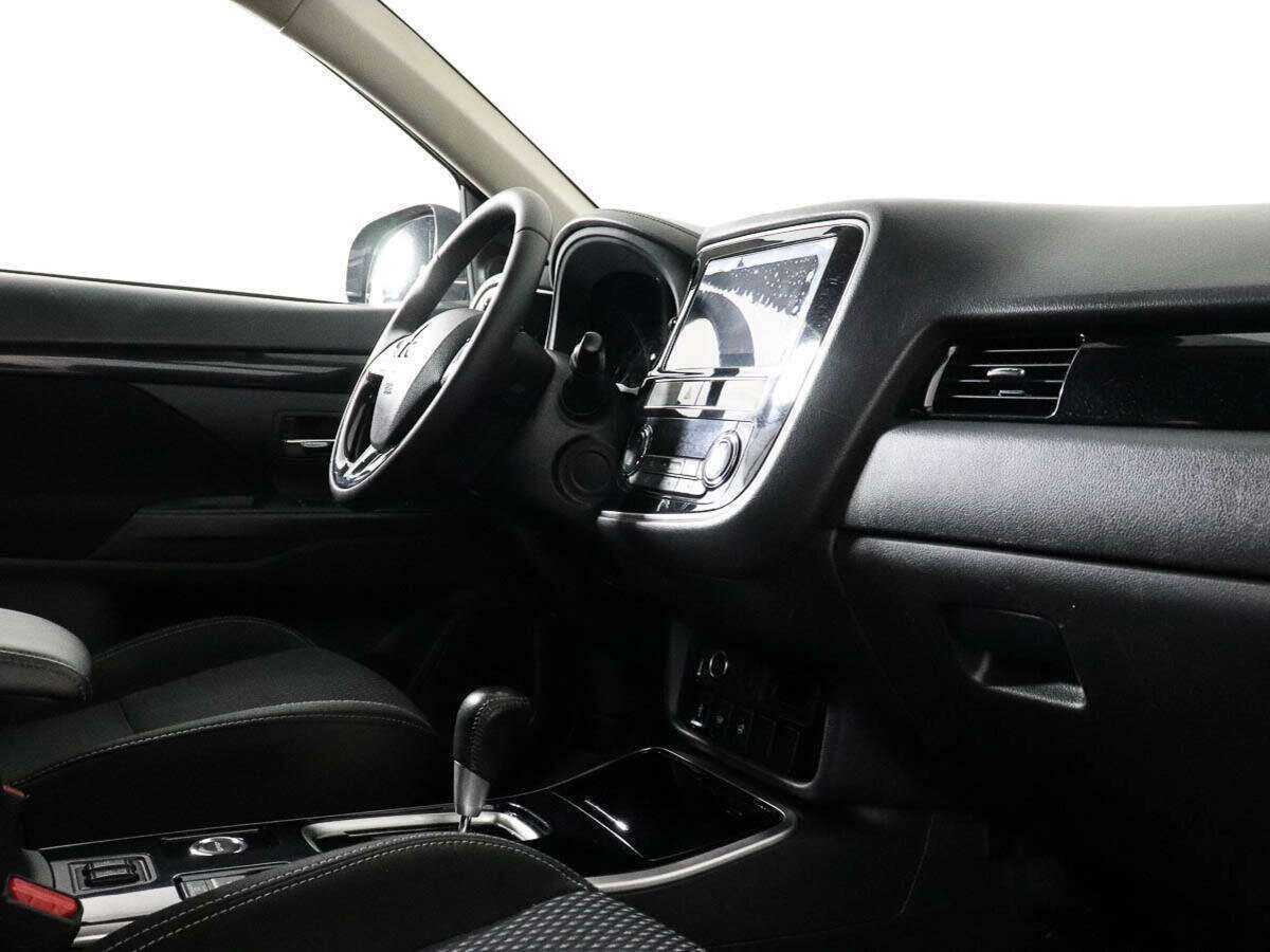 Б/У Митсубиши Оутлэндер 2019 года. Фото: #6