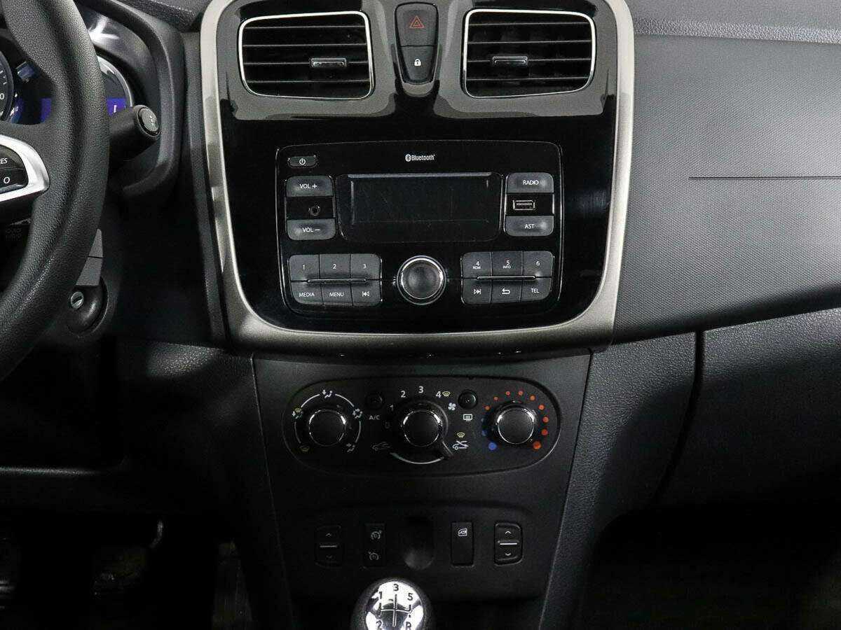 Б/У Рено Логан 2018 года. Фото: #10