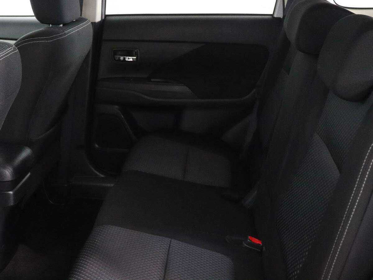 Б/У Митсубиши Оутлэндер 2018 года. Фото: #8