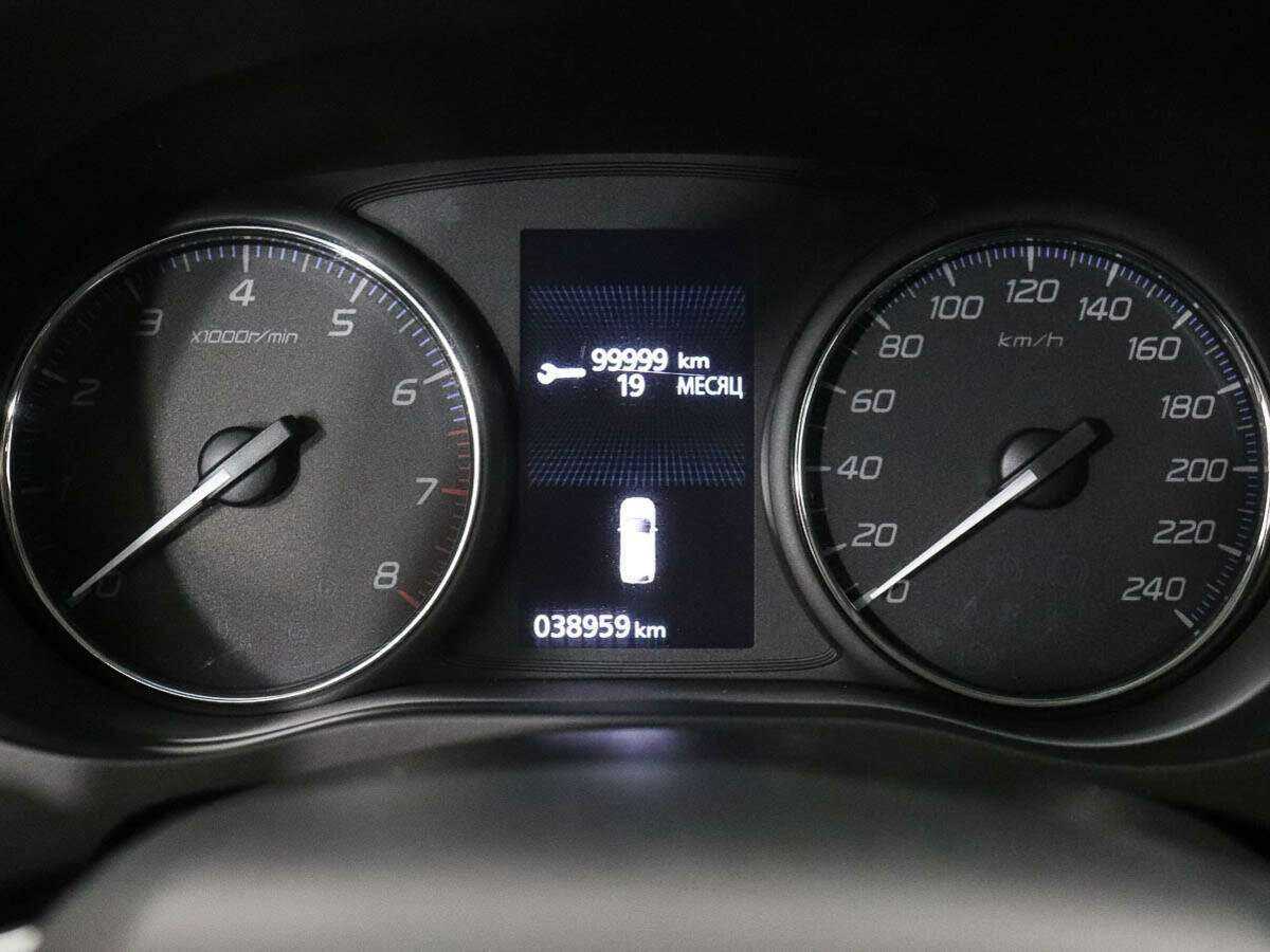 Б/У Митсубиши Оутлэндер 2018 года. Фото: #9