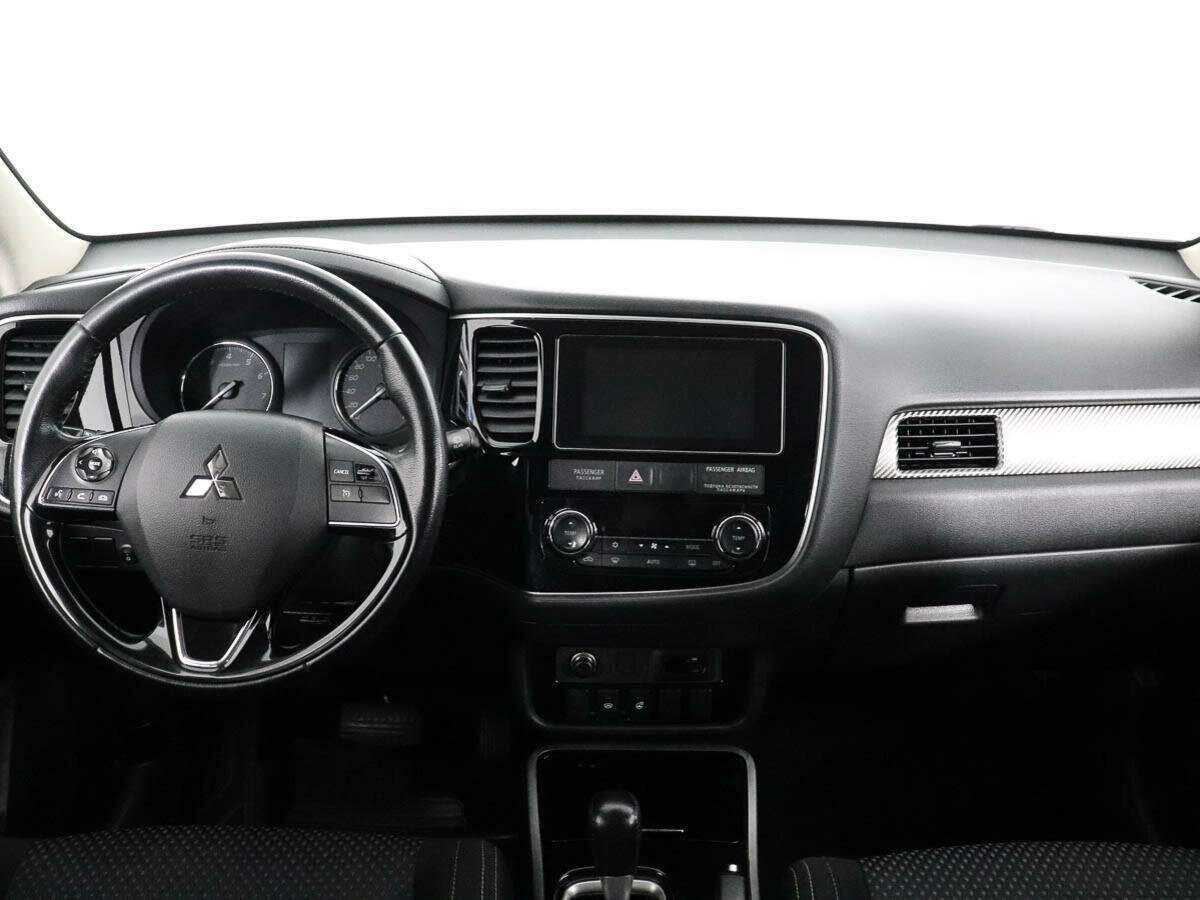 Б/У Митсубиши Оутлэндер 2018 года. Фото: #10