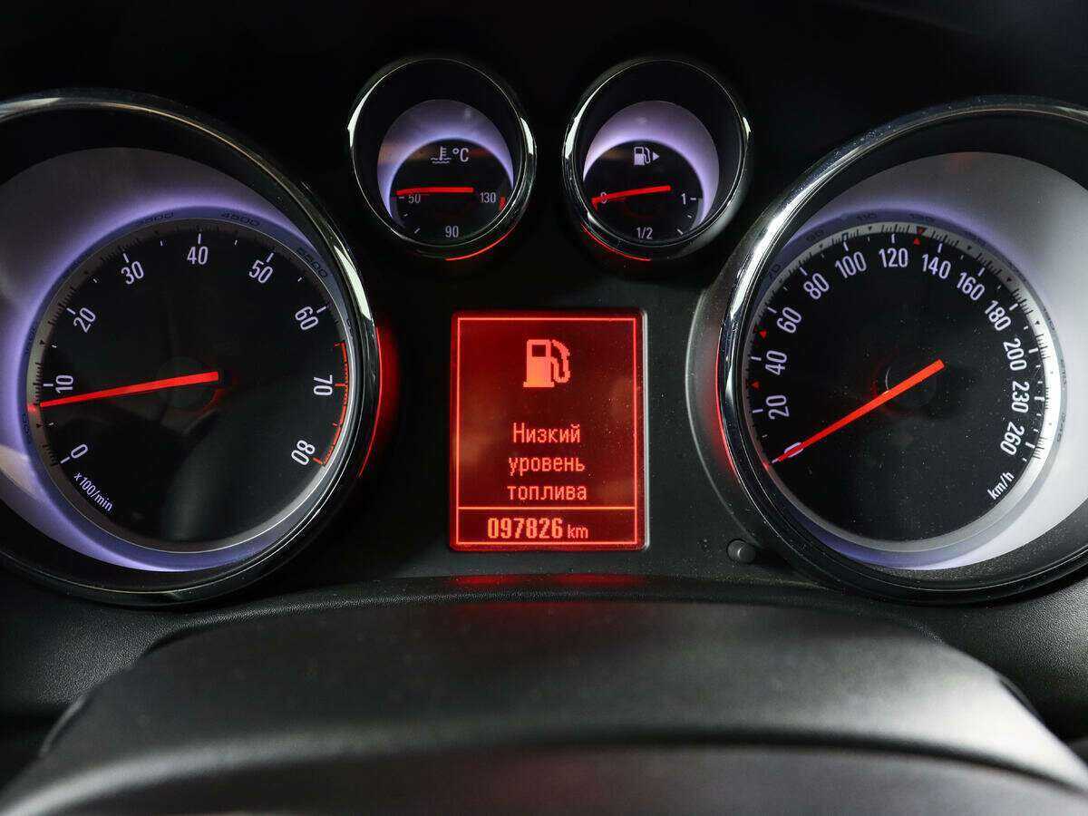 Б/У Опель Астра 2013 года. Фото: #10