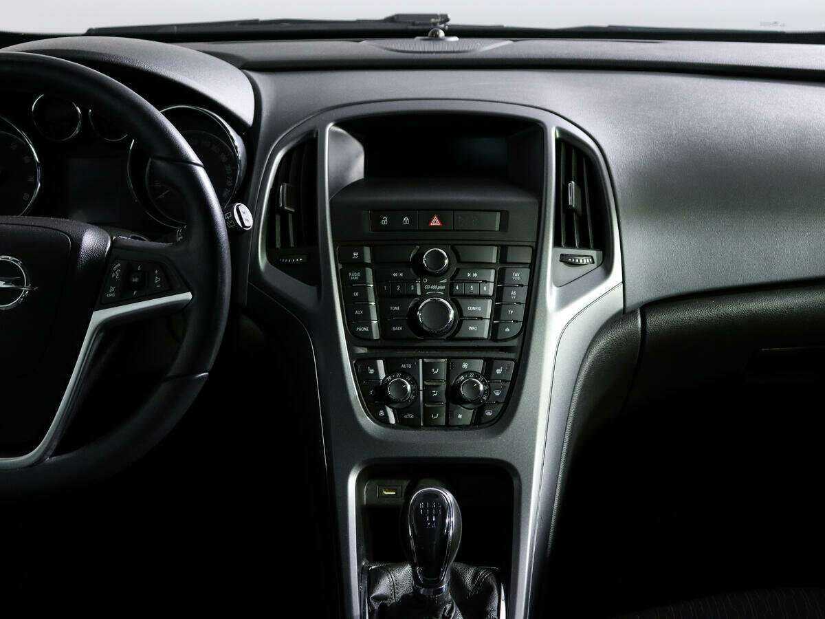 Б/У Опель Астра 2014 года. Фото: #12