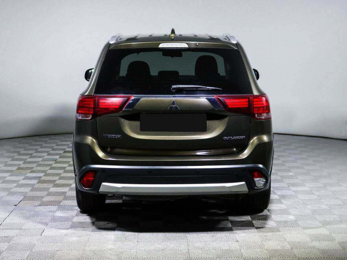 Б/У Митсубиши Оутлэндер 2018 года. Фото: #5