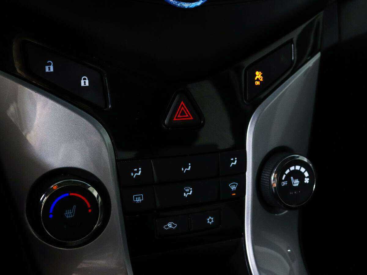 Б/У Шевроле Круз 2013 года. Фото: #12