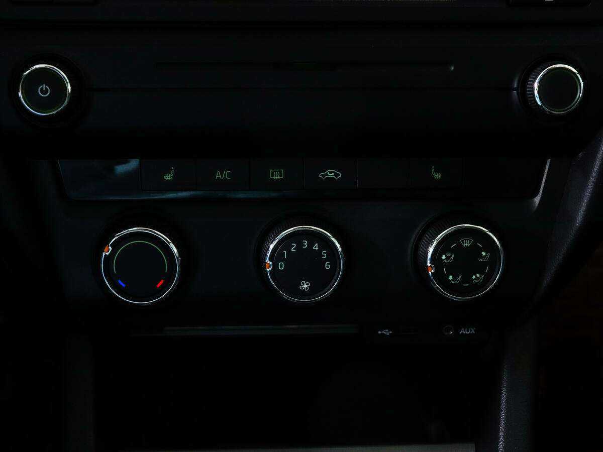 Б/У Шкода Октавия 2013 года. Фото: #12