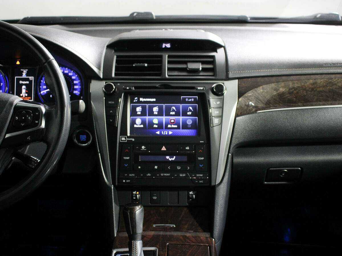 Б/У Тойота Камри 2018 года. Фото: #12