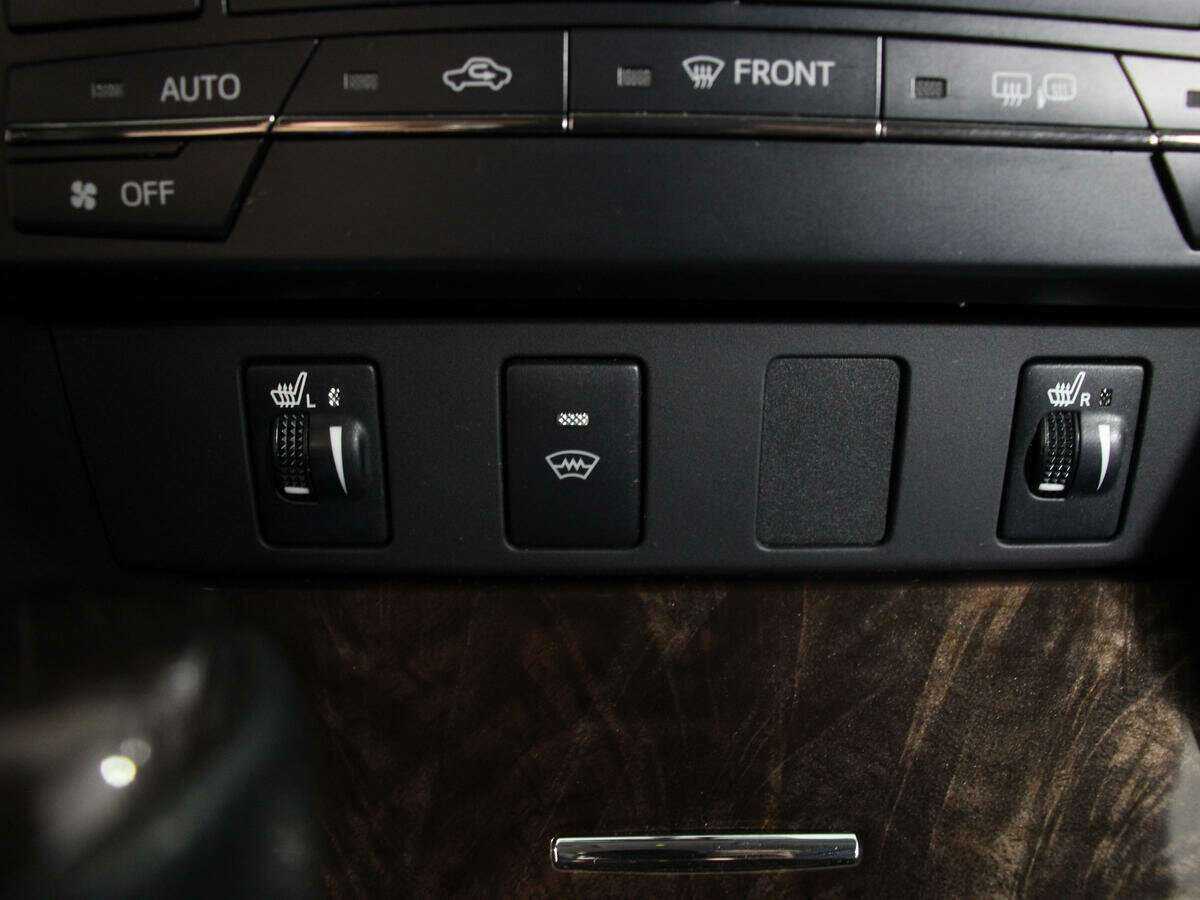 Б/У Тойота Камри 2018 года. Фото: #23