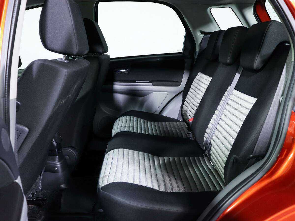 Б/У Сузуки С-Икс4 2013 года. Фото: #7