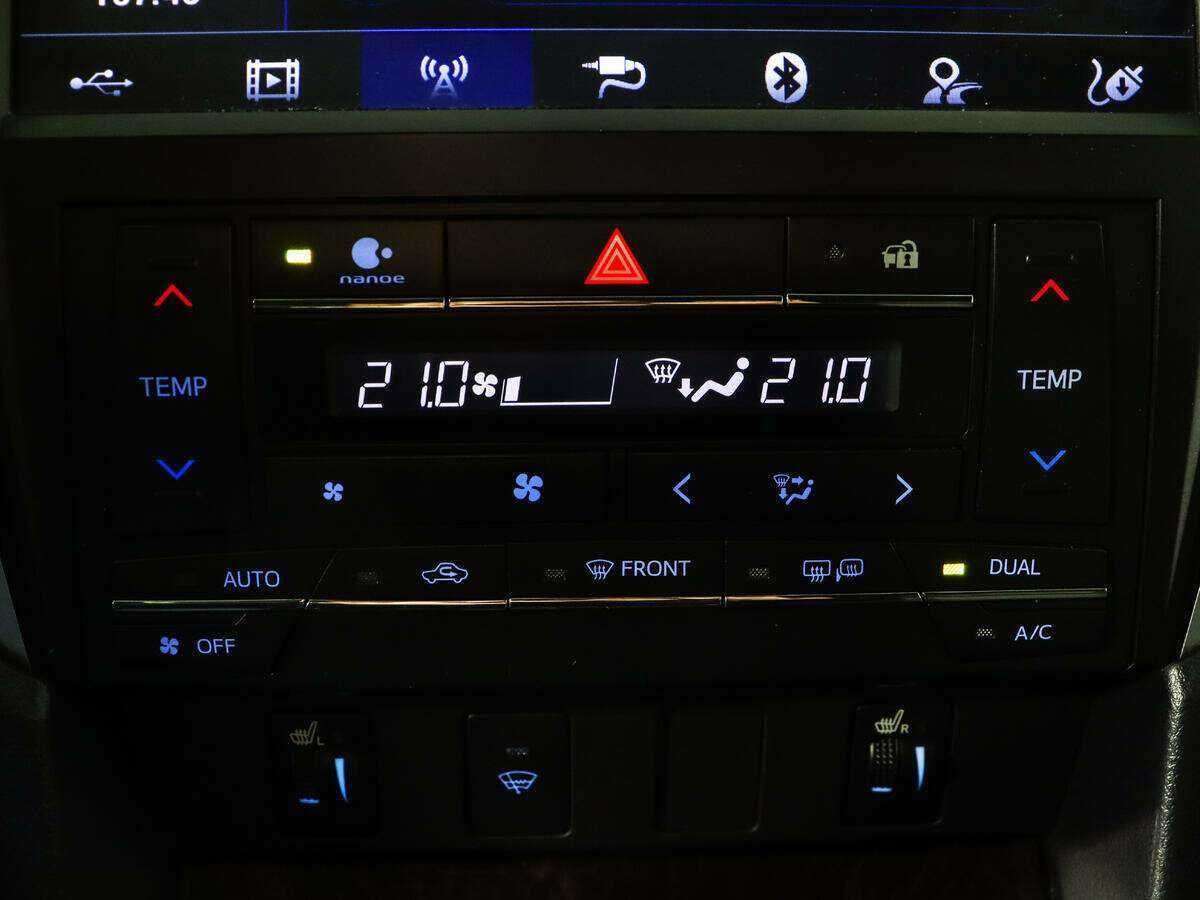 Б/У Тойота Камри 2017 года. Фото: #17